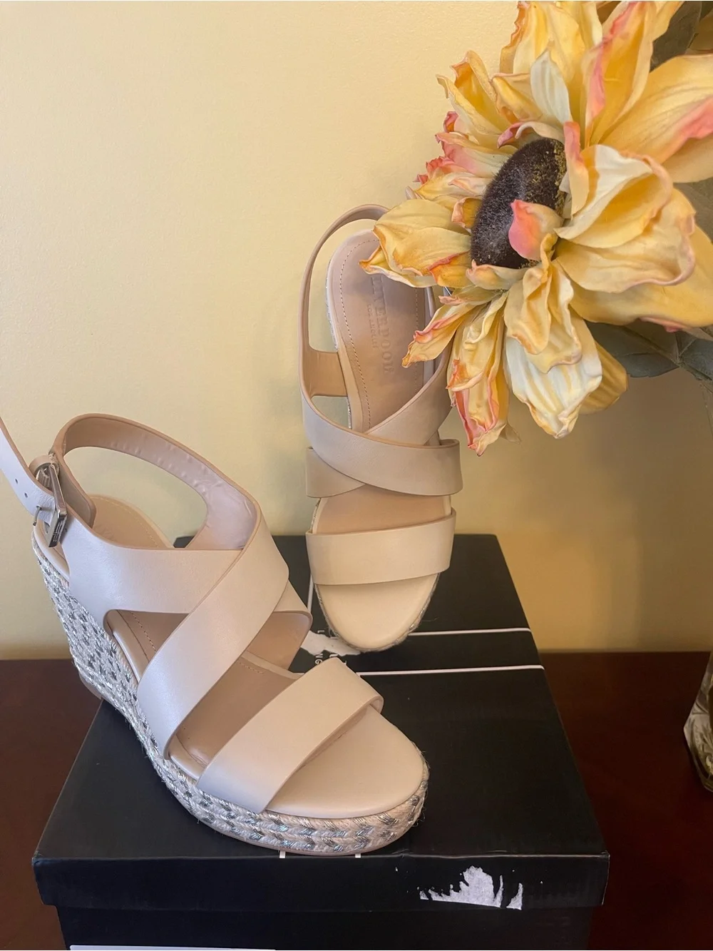 NWT Liverpool Women's Nude/Ecru Cross-Strap Espadrille Wedge Sandals